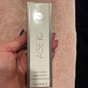 Neora Age IQ Night Cream